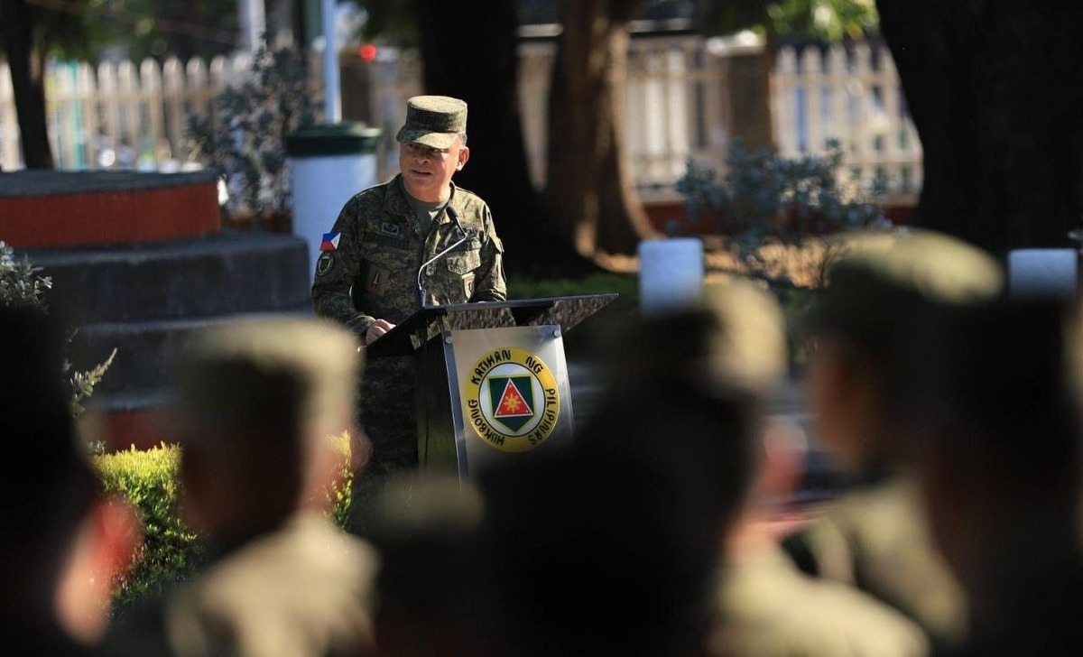 Army Chief Honors Three Personnel in Fort Bonifacio Ceremony