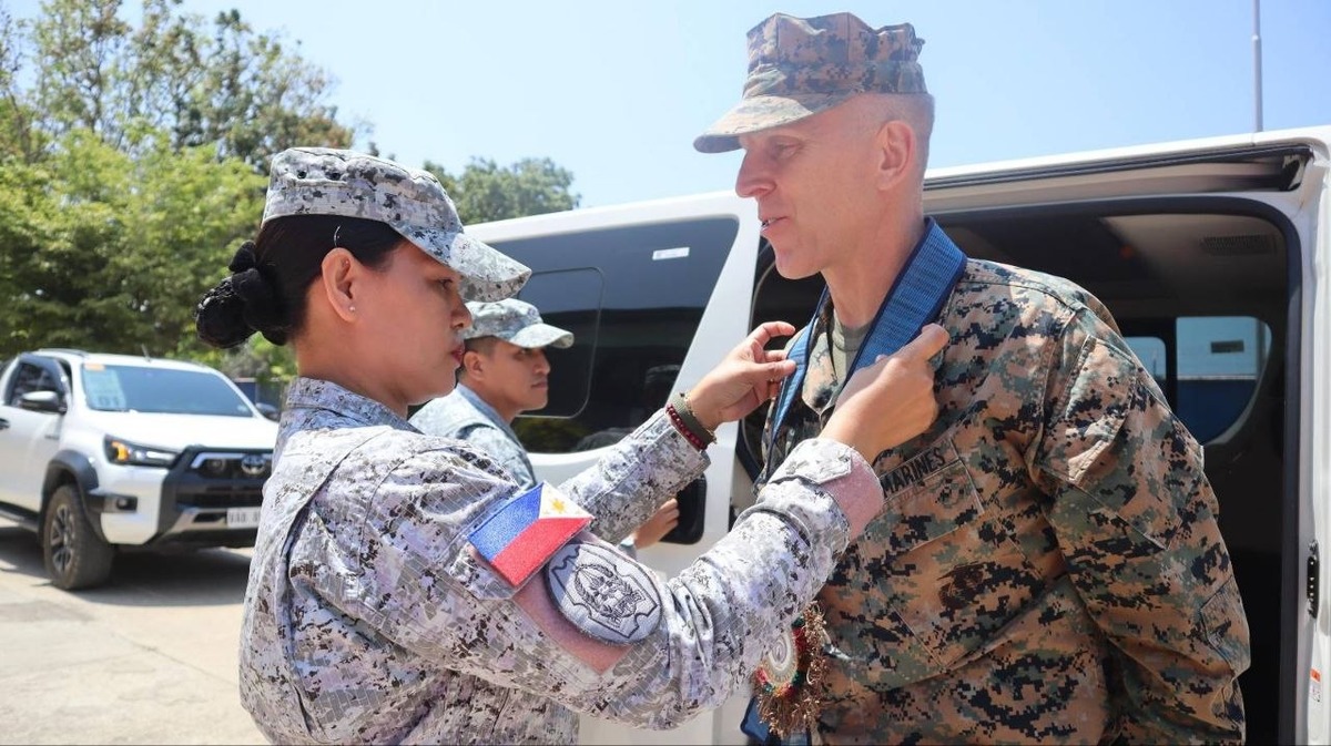 US Marine General Visits Philippines Western Command