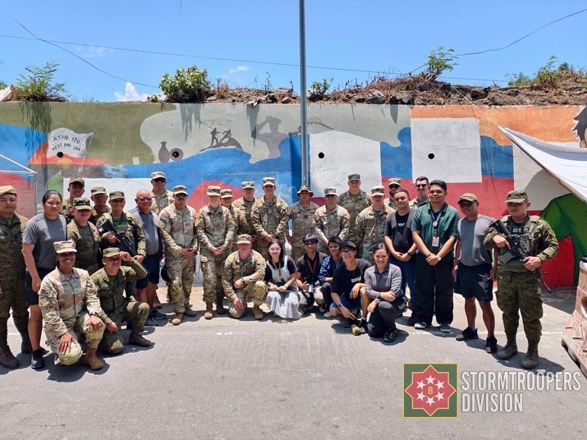 Tacloban: US, PH Troops Unite in Community Mural Project