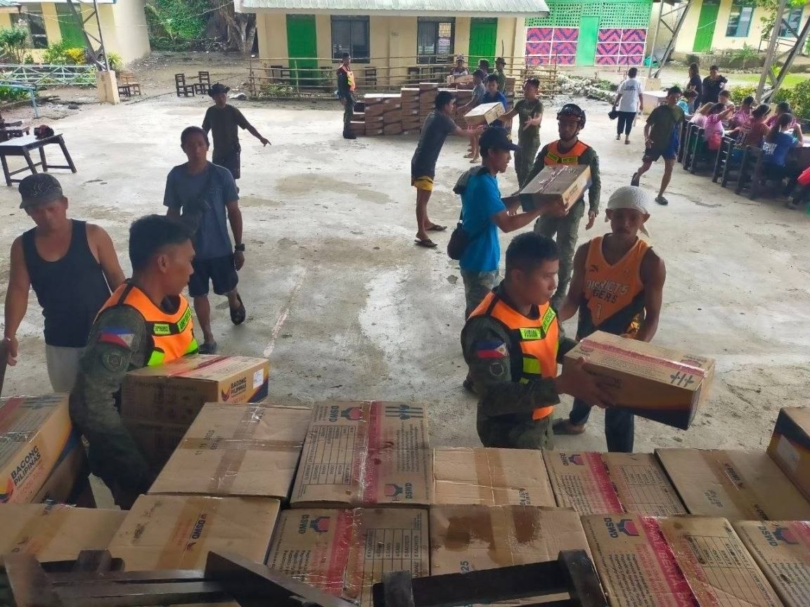 Army Delivers Aid to Quake-Hit Davao, Sarangani Towns